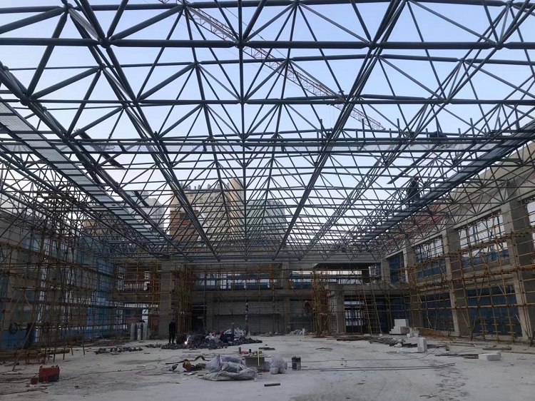 彭州第一附属小学体育馆网架
